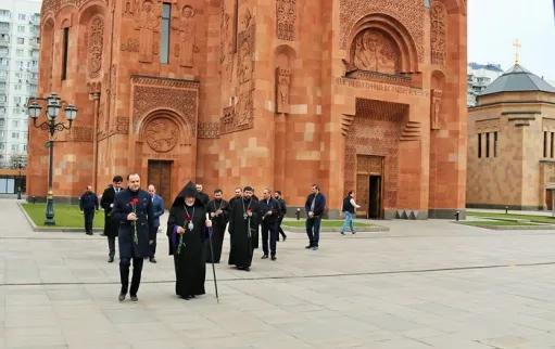 դեսպանություն