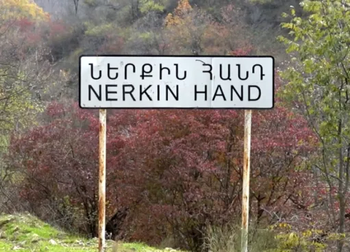 syuniq-nerqin-hand.jpg