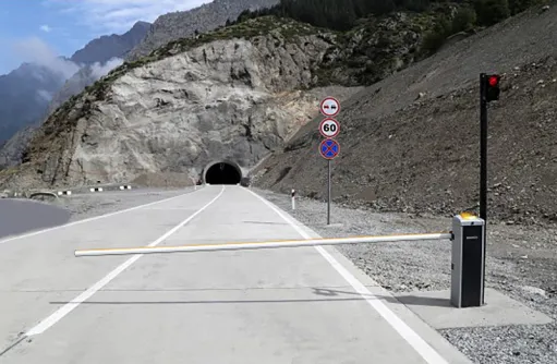 lars-devdoraki-tunnel